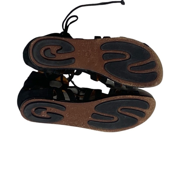 GENTLE SOULS Break My Heart Gladiator Sandals Black 7 - Picture 7 of 7